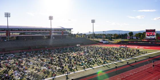 yoga géant